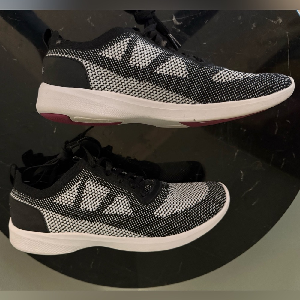 VIONIC Lenora Lace Up Sneaker Black Engineered Mesh - Picture 5 of 12